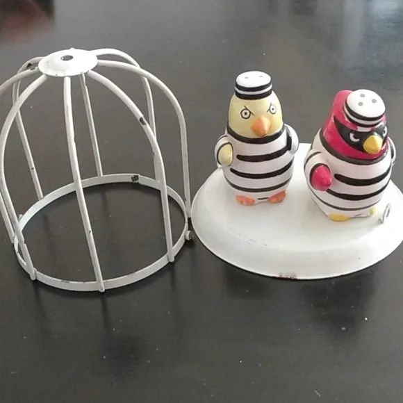 Vintage 1980 Fitz and Floyd Jailbird Salt and Pepper Shakers - Picture 3 of 8